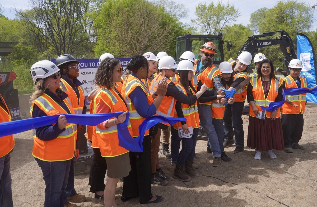 01 49ers-spps-sandbox-ribbon-cutting