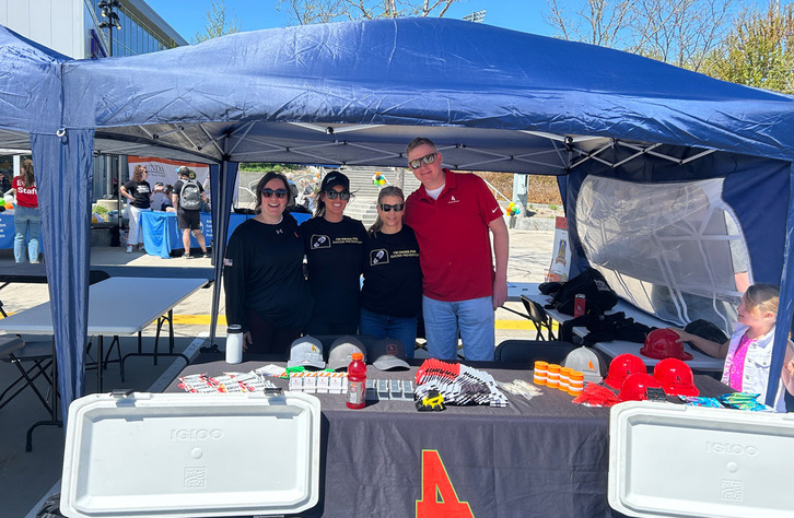 01 mn-hikeforhope-booth-web